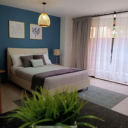 Acogedor Apartaestudio Ubicado En Laureles Apartman Medellín Kültér fotó