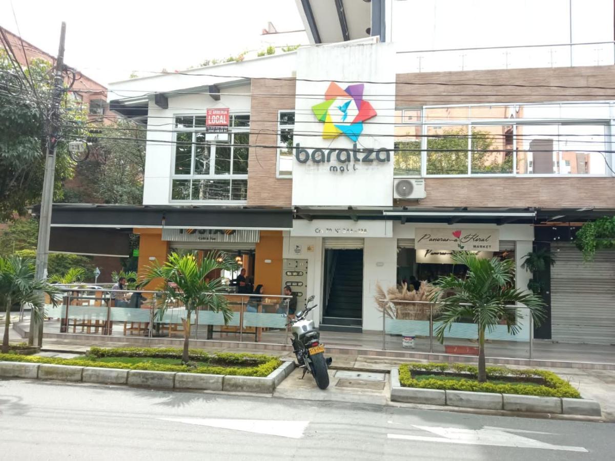 Acogedor Apartaestudio Ubicado En Laureles Apartman Medellín Kültér fotó