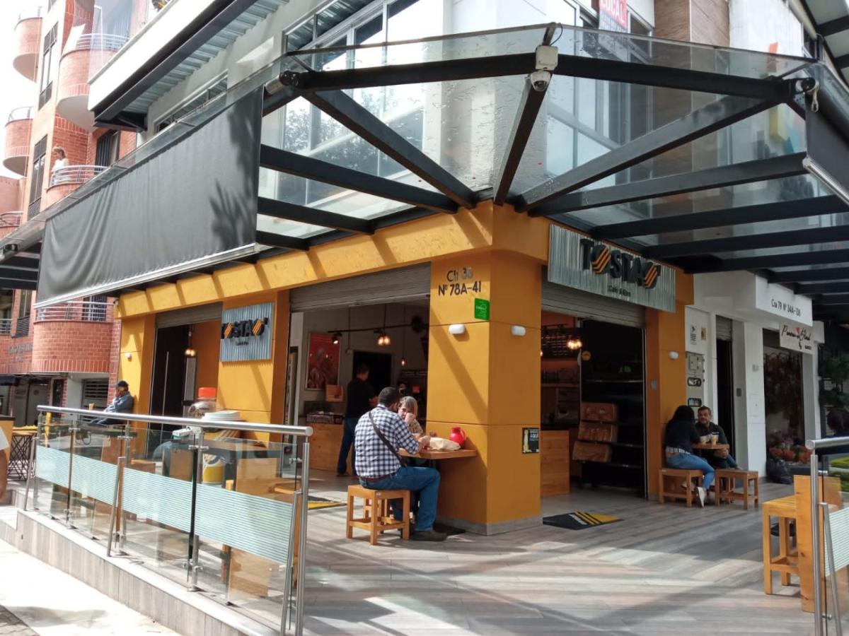 Acogedor Apartaestudio Ubicado En Laureles Apartman Medellín Kültér fotó