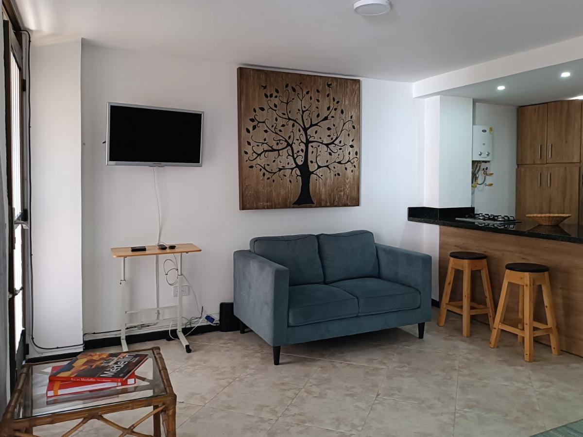 Acogedor Apartaestudio Ubicado En Laureles Apartman Medellín Kültér fotó
