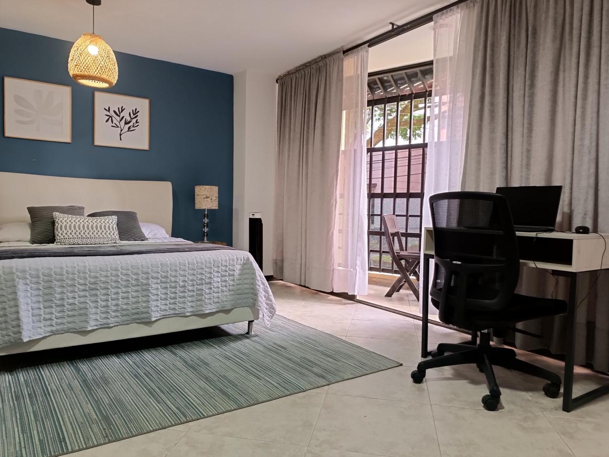 Acogedor Apartaestudio Ubicado En Laureles Apartman Medellín Kültér fotó